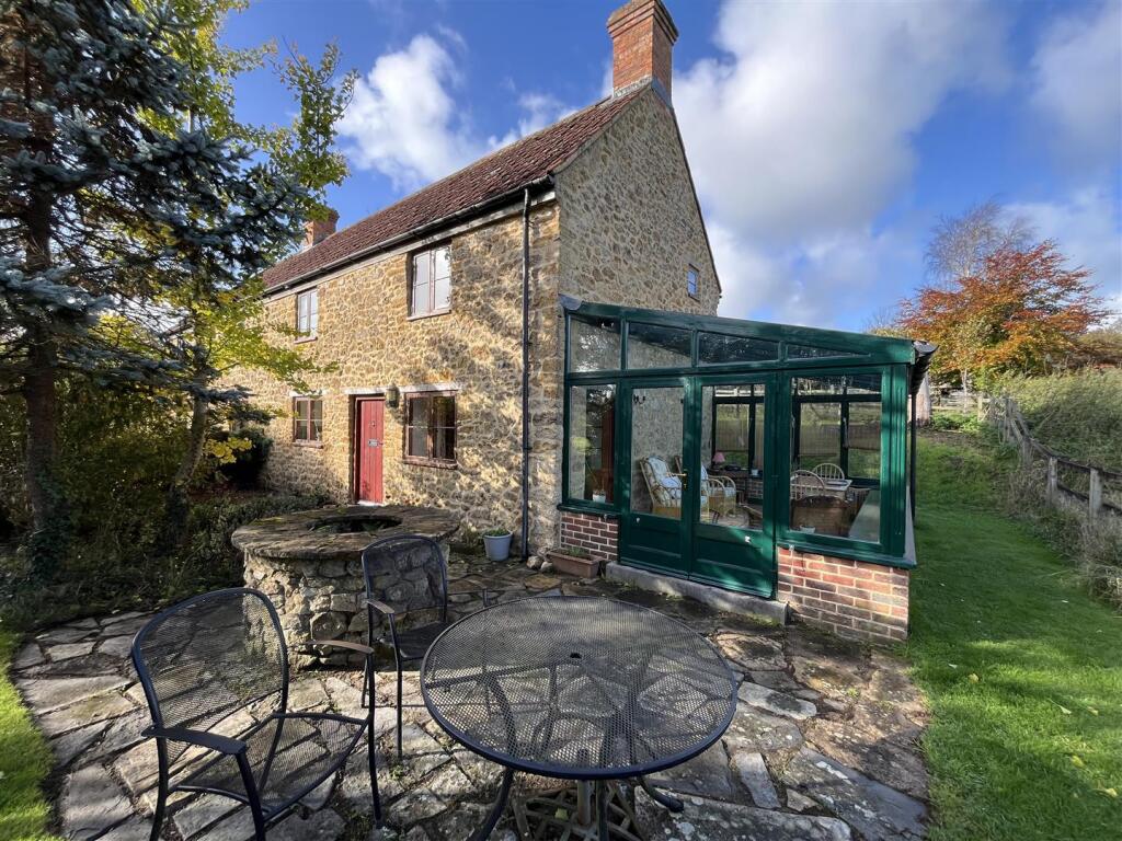 1 bed Semi Detached for rent in Beaminster. From Symonds & Sampson - Bridport 1 bed Semi Detached for rent in Beaminster. From Symonds & Sampson - Bridport
