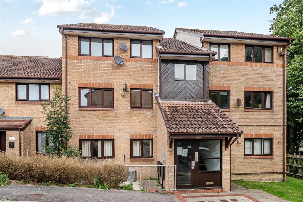2 bed Apartment for rent in Bridport. From Symonds & Sampson - Bridport 2 bed Apartment for rent in Bridport. From Symonds & Sampson - Bridport
