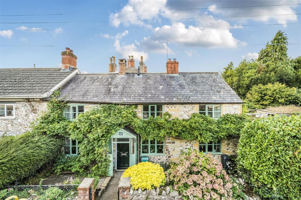 3 bed Semi Detached for rent in Tatworth. From Symonds & Sampson - Bridport 3 bed Semi Detached for rent in Tatworth. From Symonds & Sampson - Bridport