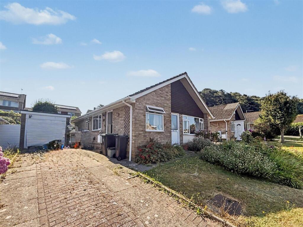 2 bed Detached bungalow for rent in Bridport. From Symonds & Sampson - Bridport 2 bed Detached bungalow for rent in Bridport. From Symonds & Sampson - Bridport