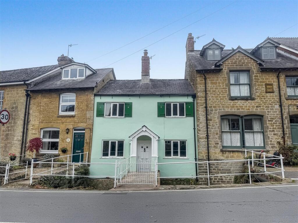 3 bed Mid Terraced House for rent in Beaminster. From Symonds & Sampson - Bridport 3 bed Mid Terraced House for rent in Beaminster. From Symonds & Sampson - Bridport
