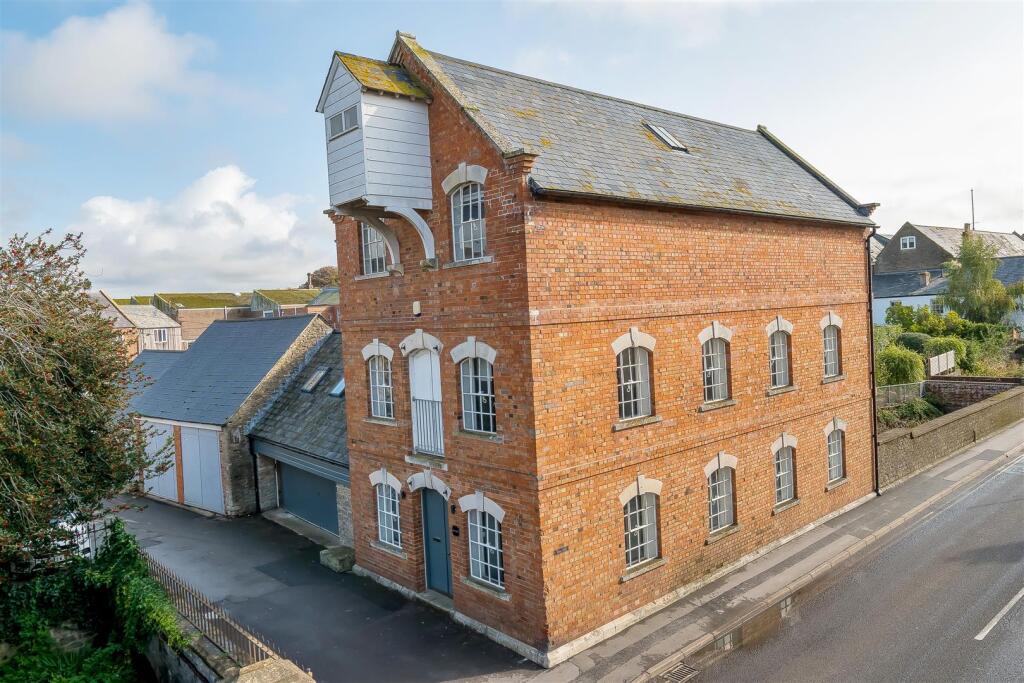 4 bed Detached for rent in Bridport. From Symonds & Sampson - Bridport 4 bed Detached for rent in Bridport. From Symonds & Sampson - Bridport