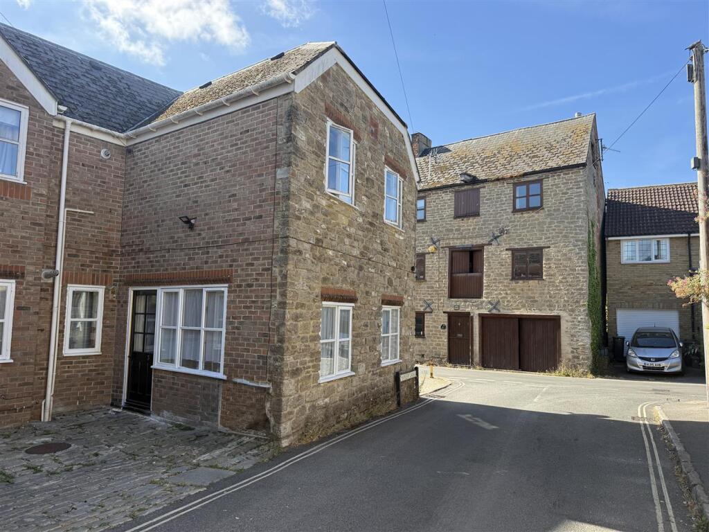 2 bed Apartment for rent in Bridport. From Symonds & Sampson - Bridport 2 bed Apartment for rent in Bridport. From Symonds & Sampson - Bridport