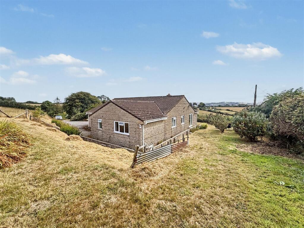 3 bed Detached bungalow for rent in Bridport. From Symonds & Sampson - Bridport 3 bed Detached bungalow for rent in Bridport. From Symonds & Sampson - Bridport