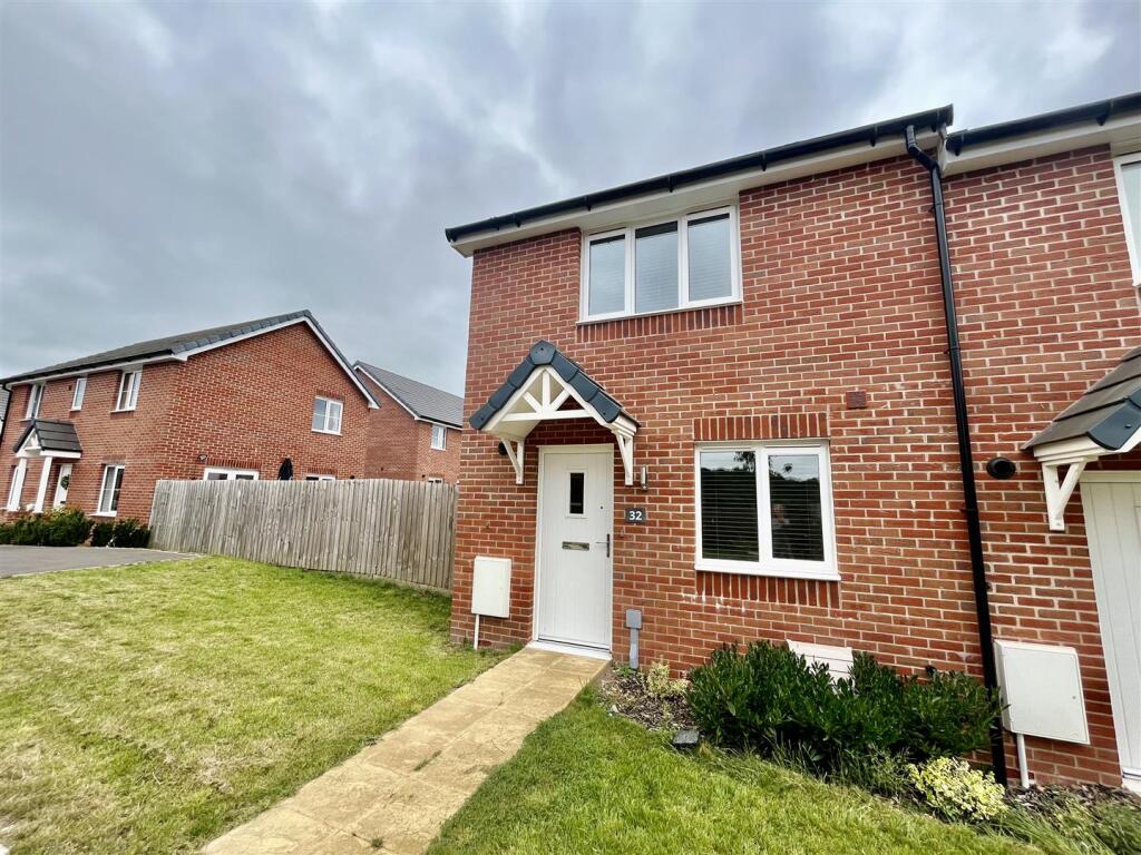 2 bed End of Terrace for rent in Axminster. From Symonds & Sampson - Bridport 2 bed End of Terrace for rent in Axminster. From Symonds & Sampson - Bridport