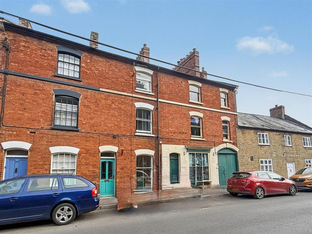 3 bed Mid Terraced House for rent in Bridport. From Symonds & Sampson - Bridport 3 bed Mid Terraced House for rent in Bridport. From Symonds & Sampson - Bridport