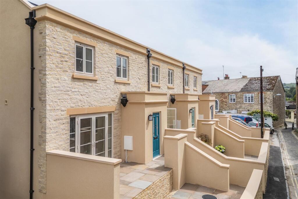 2 bed End of Terrace for rent in Bridport. From Symonds & Sampson - Bridport 2 bed End of Terrace for rent in Bridport. From Symonds & Sampson - Bridport