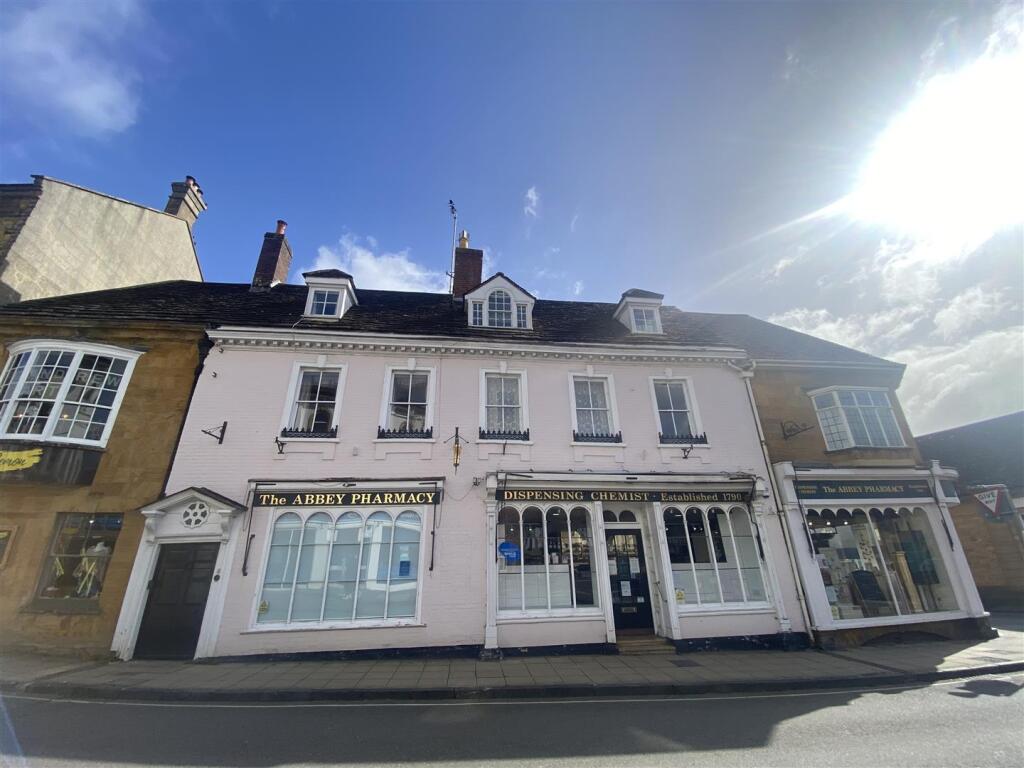 3 bed Apartment for rent in Sherborne. From Symonds & Sampson - Sherborne