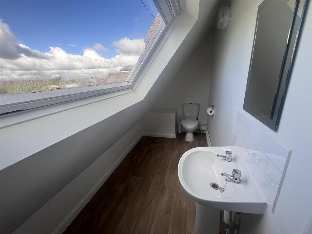 2 bed Apartment for rent in Alweston. From Symonds & Sampson - Sherborne