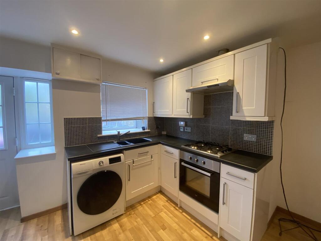 2 bed Apartment for rent in Milborne Port. From Symonds & Sampson - Sherborne