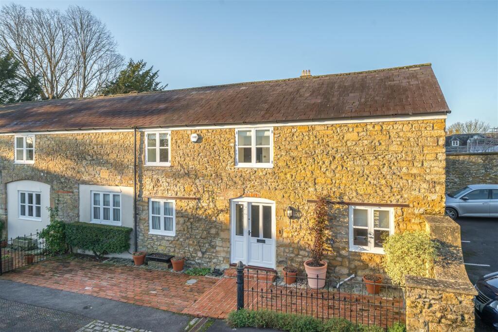3 bed Semi Detached for rent in Sherborne. From Symonds & Sampson - Sherborne 3 bed Semi Detached for rent in Sherborne. From Symonds & Sampson - Sherborne