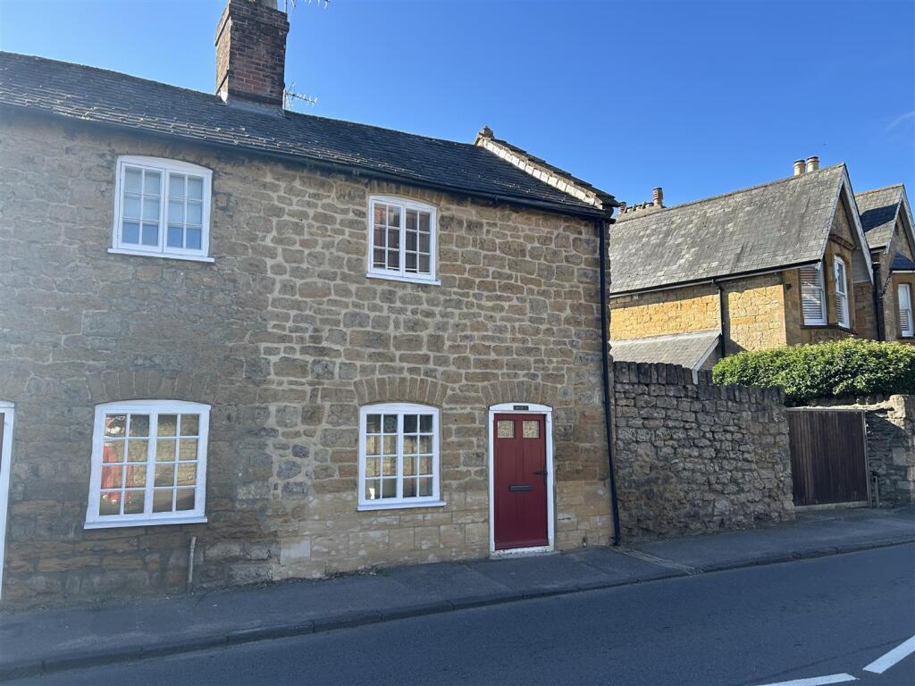 2 bed End of Terrace for rent in Sherborne. From Symonds & Sampson - Sherborne