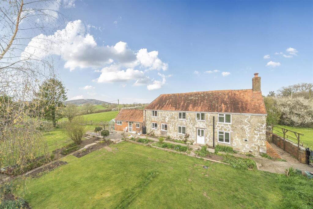 3 bed Detached for rent in Shaftesbury. From Symonds & Sampson - Sturminster Newton 3 bed Detached for rent in Shaftesbury. From Symonds & Sampson - Sturminster Newton