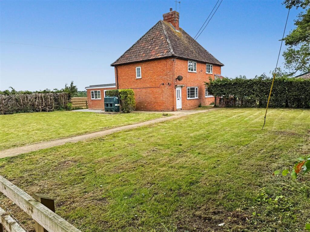3 bed Semi Detached for rent in Stalbridge. From Symonds & Sampson - Sturminster Newton 3 bed Semi Detached for rent in Stalbridge. From Symonds & Sampson - Sturminster Newton