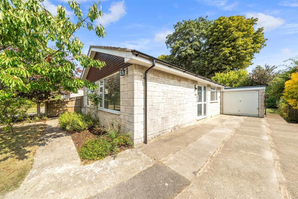 3 bed Bungalow for rent in Marnhull. From Symonds & Sampson - Sturminster Newton 3 bed Bungalow for rent in Marnhull. From Symonds & Sampson - Sturminster Newton