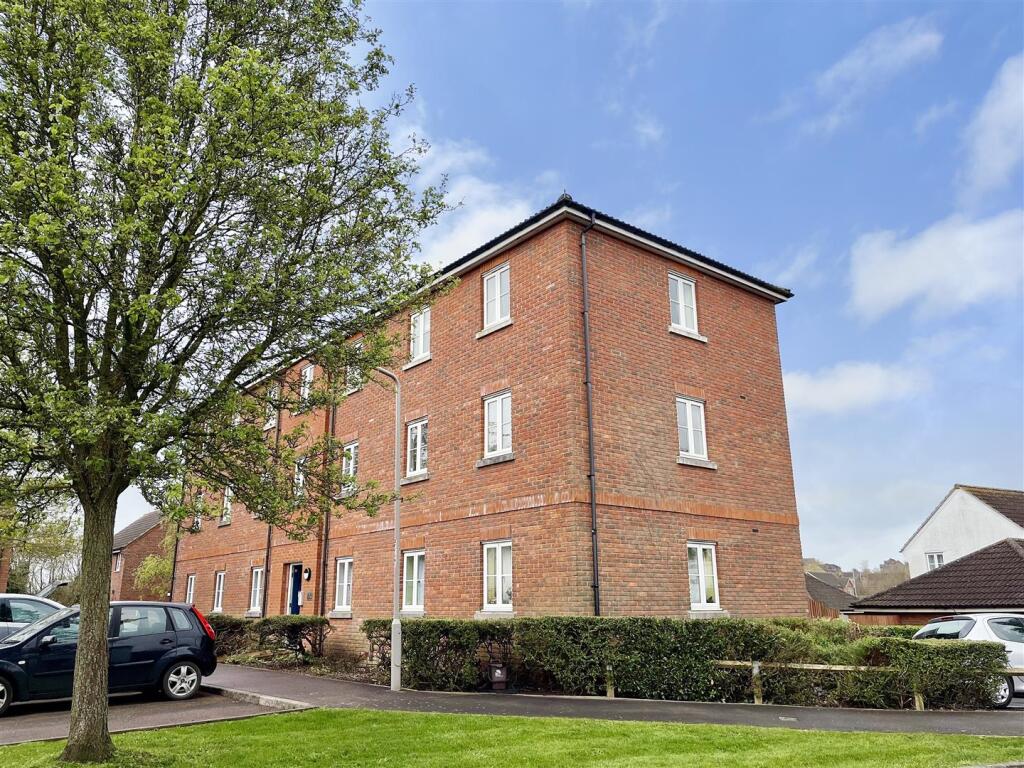 2 bed Apartment for rent in Sturminster Newton. From Symonds & Sampson - Sturminster Newton