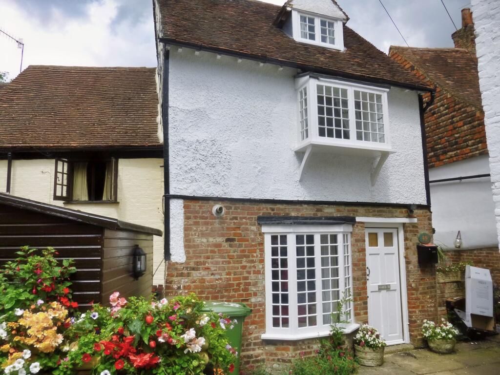 2 bed Mid Terraced House for rent in Faversham. From Invicta Estate Agents - Faversham
