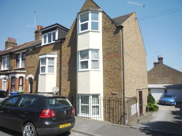 2 bed 1st Floor Flat for rent in Faversham. From Invicta Estate Agents - Faversham 2 bed 1st Floor Flat for rent in Faversham. From Invicta Estate Agents - Faversham