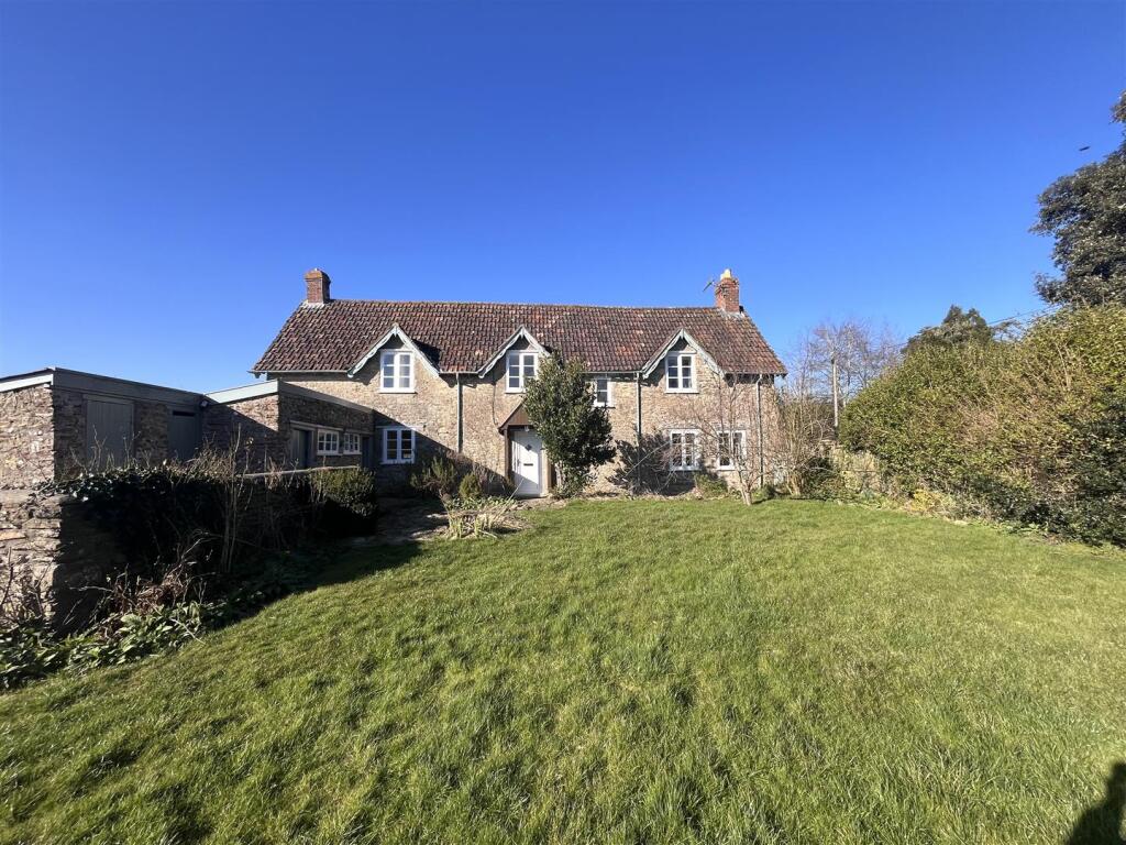 3 bed Detached for rent in Alweston. From Symonds & Sampson - Yeovil 3 bed Detached for rent in Alweston. From Symonds & Sampson - Yeovil