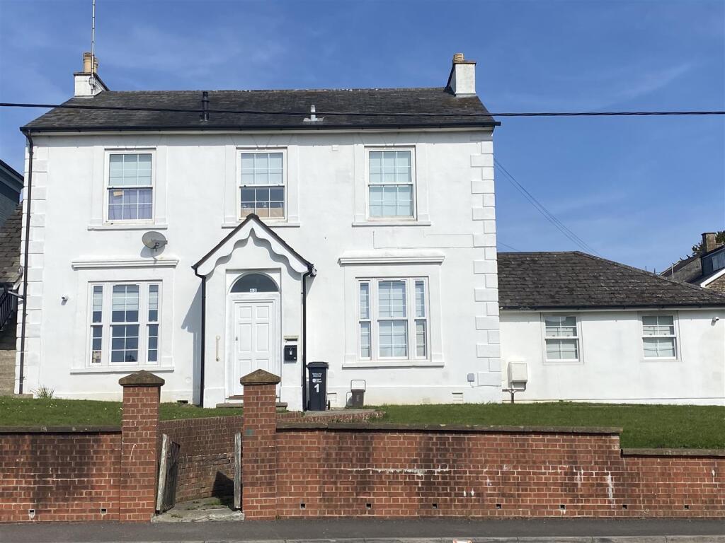 4 bed Apartment for rent in Yeovil. From Symonds & Sampson - Yeovil