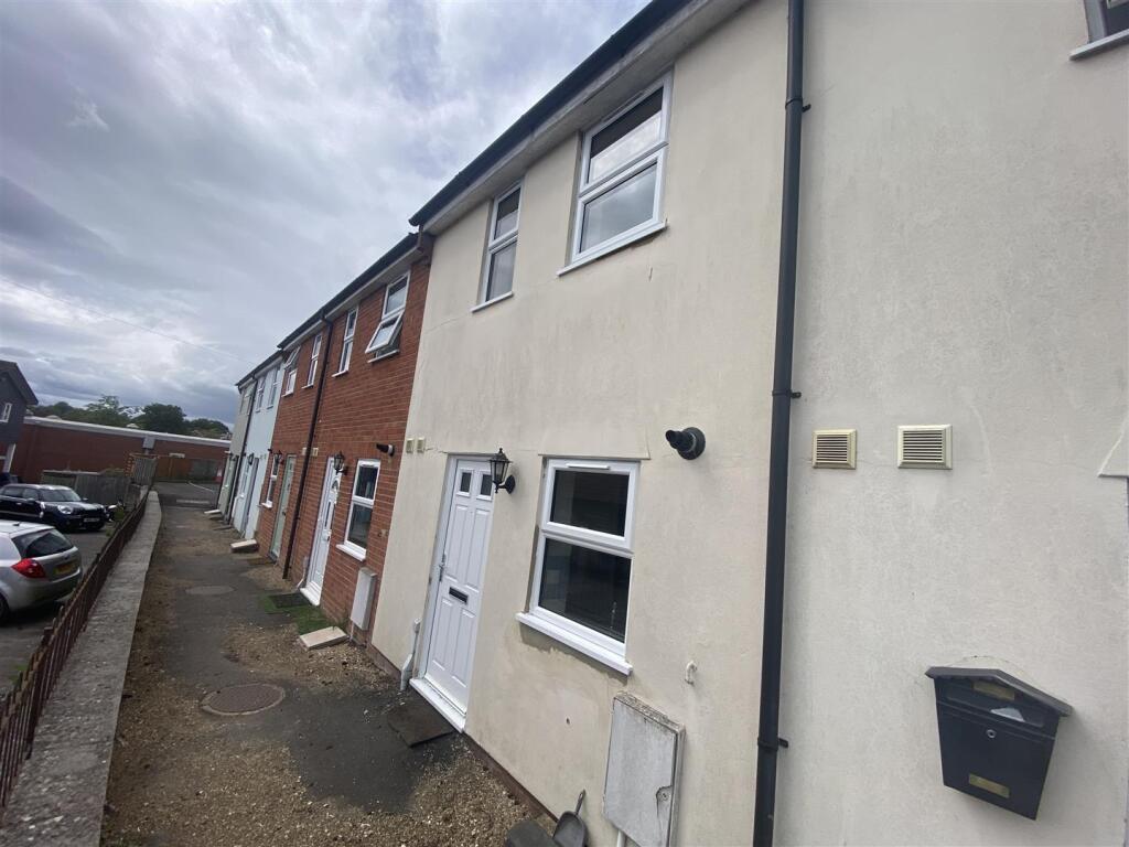 2 bed Mid Terraced House for rent in Chard. From Symonds & Sampson - Yeovil 2 bed Mid Terraced House for rent in Chard. From Symonds & Sampson - Yeovil