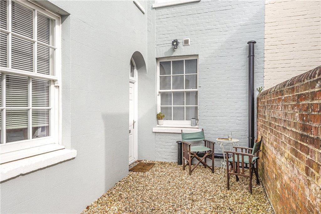 2 bed Apartment for rent in Yeovil. From Symonds & Sampson - Yeovil