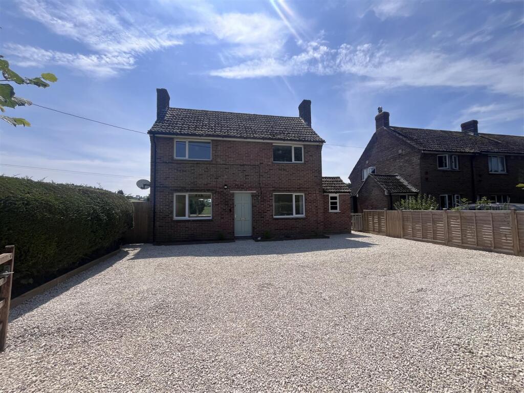 3 bed Detached for rent in Evershot. From Symonds & Sampson - Yeovil 3 bed Detached for rent in Evershot. From Symonds & Sampson - Yeovil