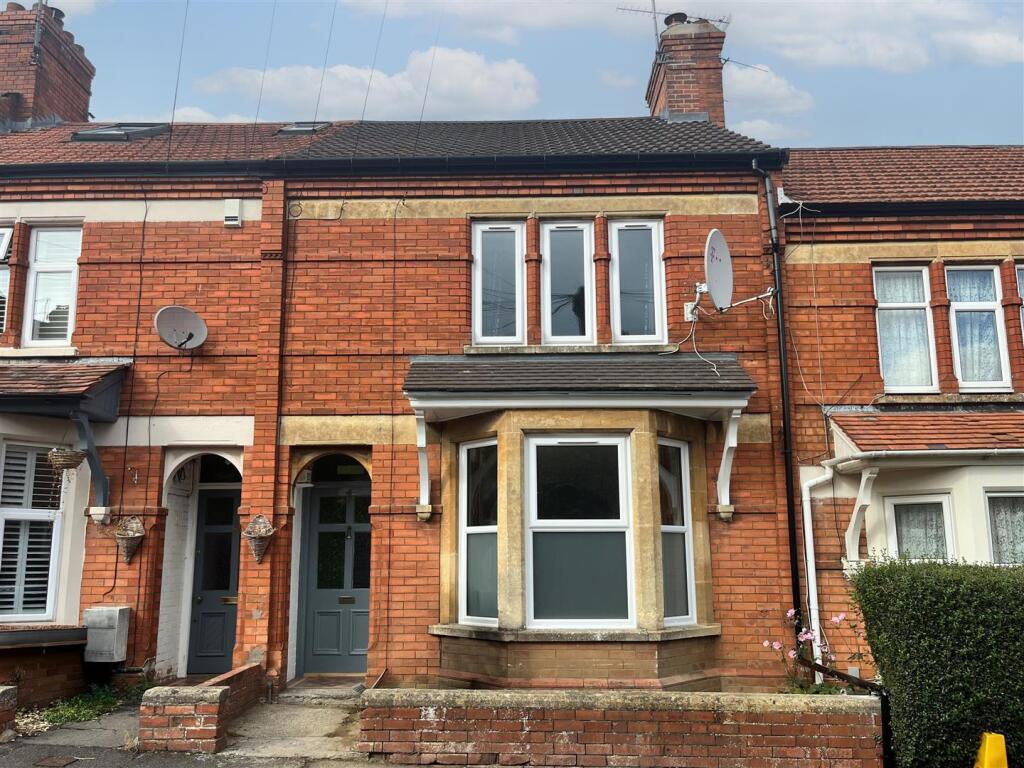 3 bed Mid Terraced House for rent in Yeovil. From Symonds & Sampson - Yeovil 3 bed Mid Terraced House for rent in Yeovil. From Symonds & Sampson - Yeovil