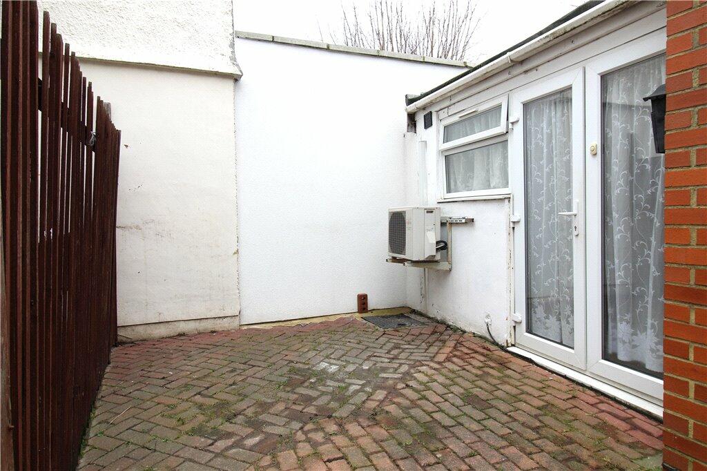 1 bed Maisonette for rent in Brentford. From Townends Ealing