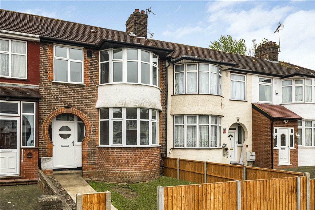 3 bed Mid Terraced House for rent in London. From Townends Ealing