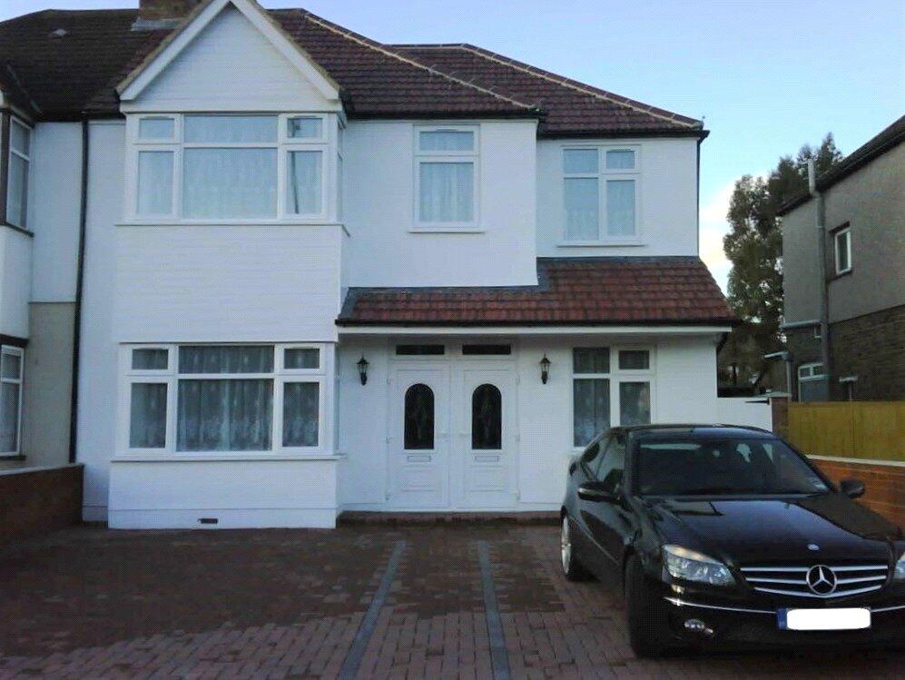 3 bed Apartment for rent in Northolt. From Townends Ealing