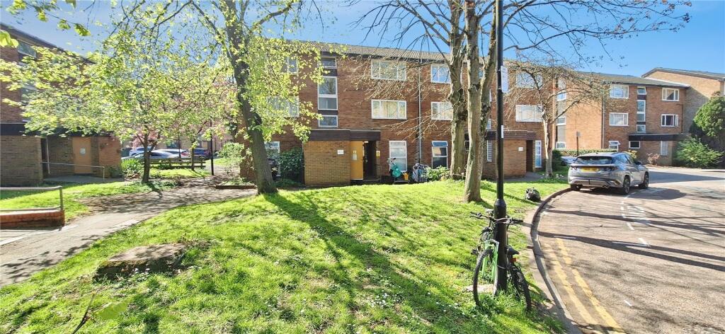 1 bed Apartment for rent in Greenford. From Townends Ealing