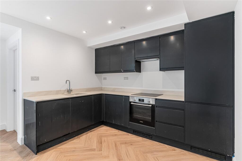 3 bed Mid Terraced House for rent in . From Townends Ealing