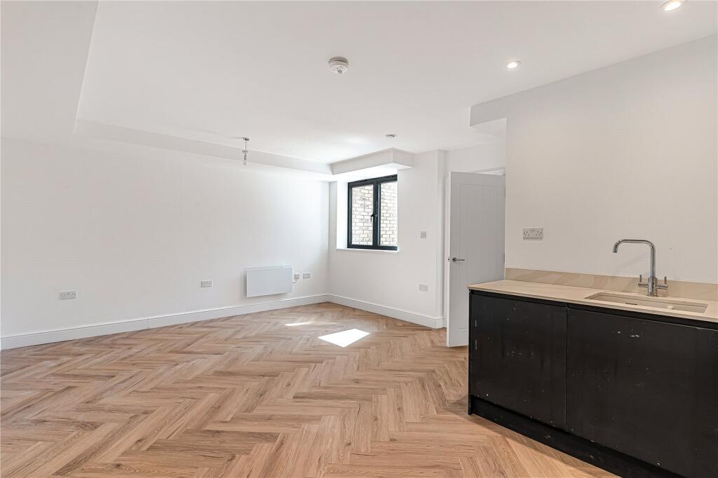 3 bed Mid Terraced House for rent in . From Townends Ealing