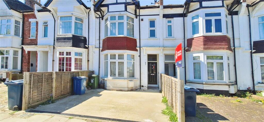 4 bed Mid Terraced House for rent in Harrow. From Townends Ealing