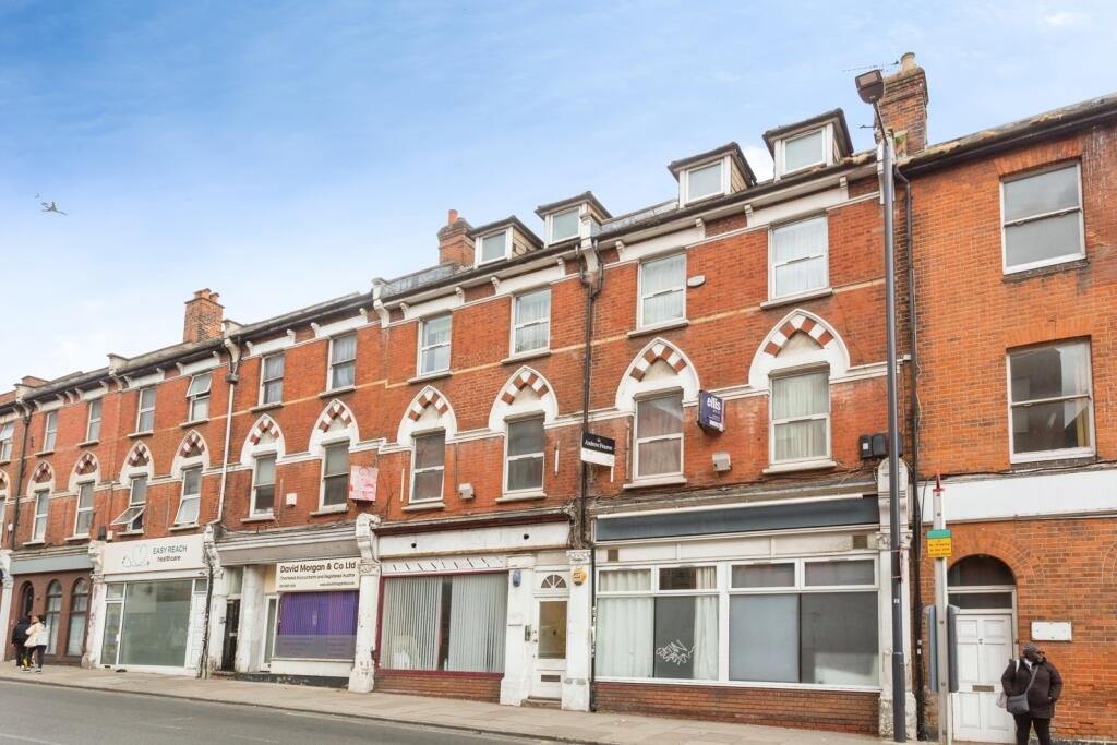 2 bed Apartment for rent in Harrow. From Townends Ealing