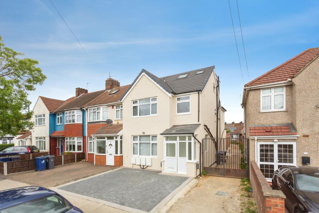 2 bed Apartment for rent in Southall. From Townends Ealing