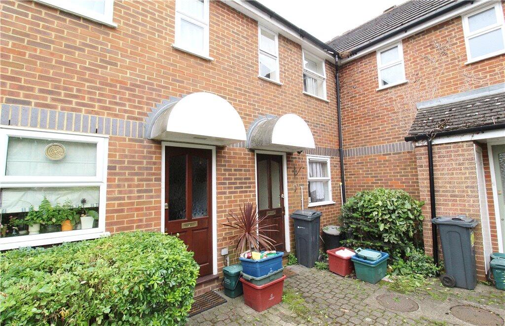 2 bed Mid Terraced House for rent in Brentford. From Townends Ealing