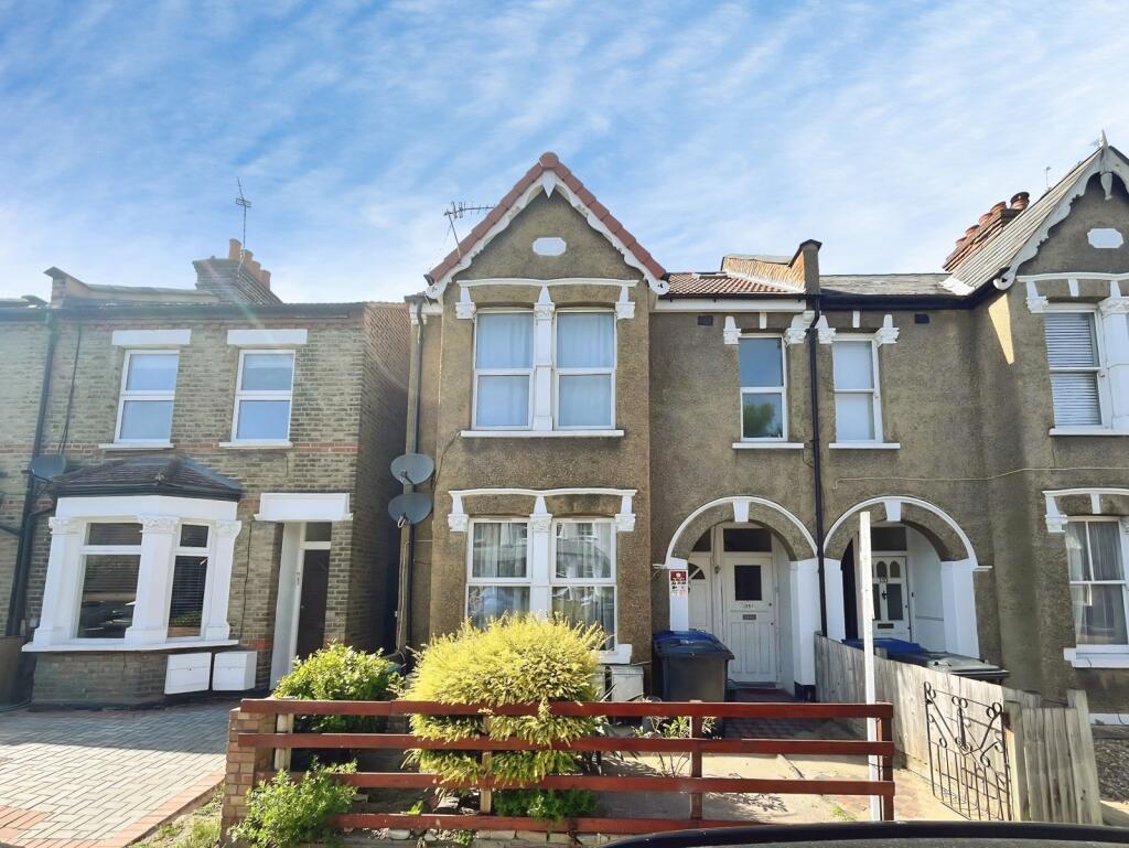 2 bed Apartment for rent in Brentford. From Townends Ealing