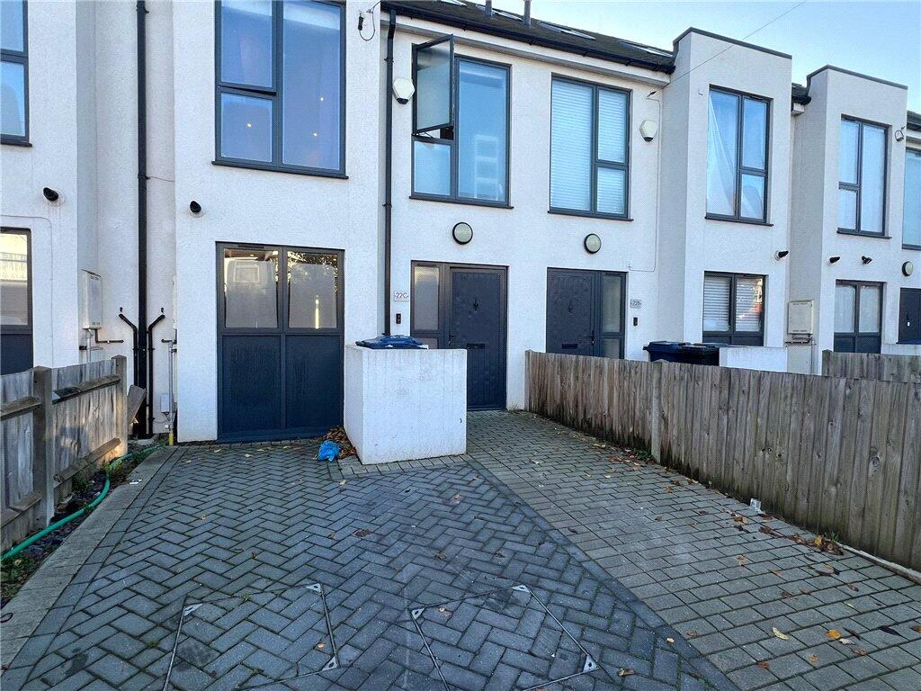 4 bed Mid Terraced House for rent in Greenford. From Townends Ealing