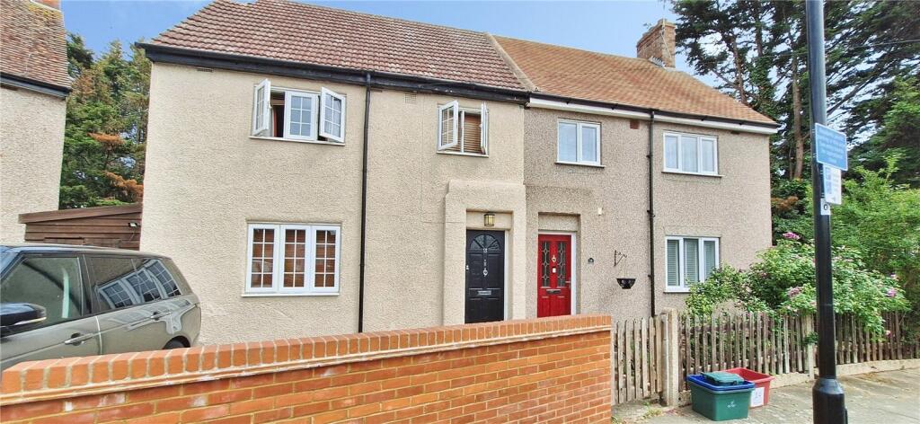 3 bed Semi Detached for rent in Brentford. From Townends Ealing 3 bed Semi Detached for rent in Brentford. From Townends Ealing