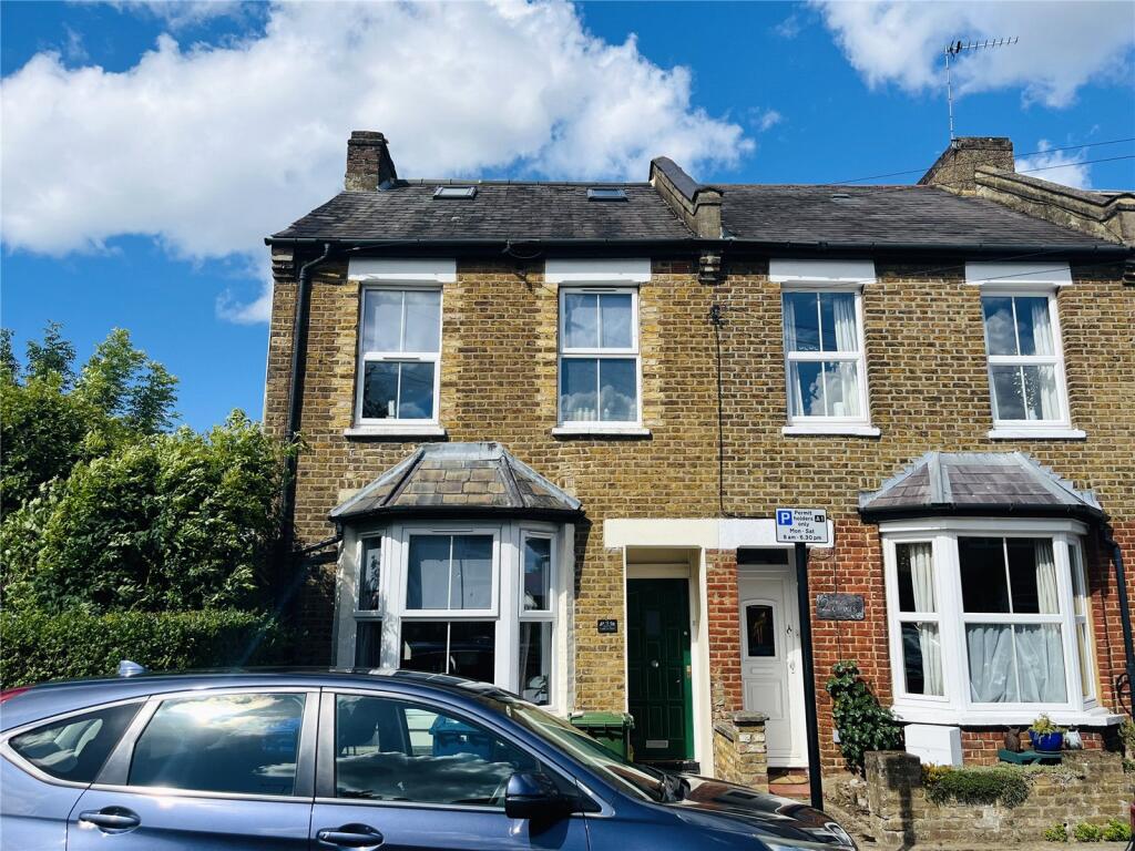 5 bed Mid Terraced House for rent in Pinner. From Townends Ealing 5 bed Mid Terraced House for rent in Pinner. From Townends Ealing