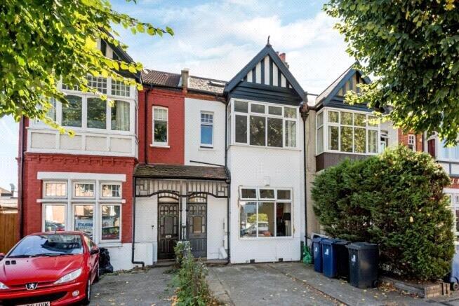 4 bed Mid Terraced House for rent in Brentford. From Townends Ealing