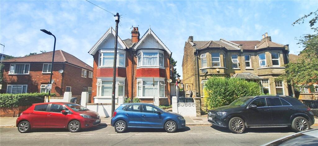 1 bed Apartment for rent in Brentford. From Townends Ealing