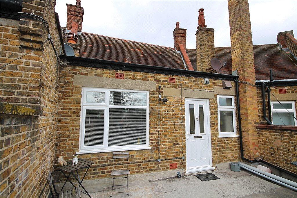 2 bed Apartment for rent in Ruislip. From Townends Ealing