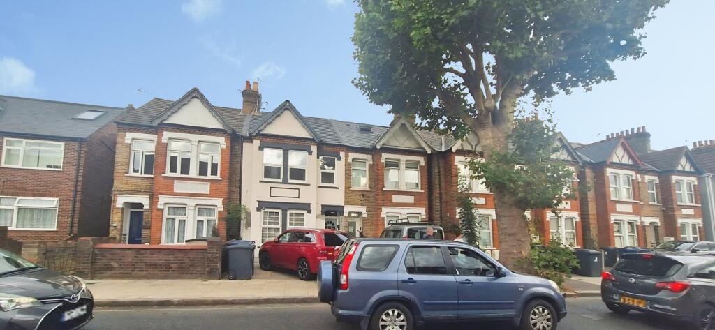 2 bed Apartment for rent in Greenford. From Townends Ealing