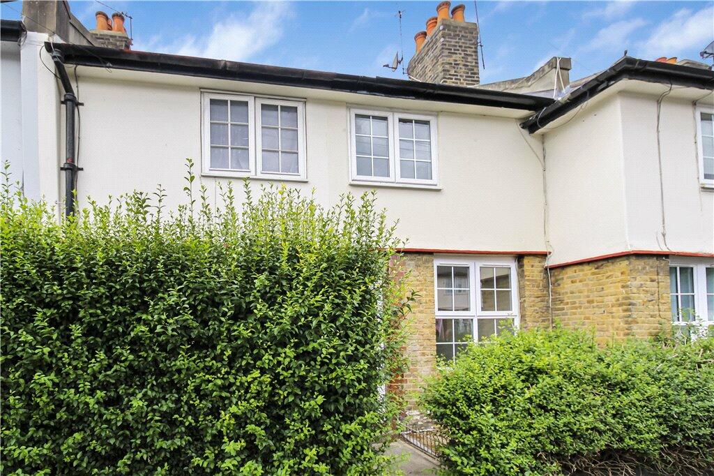 2 bed Mid Terraced House for rent in London. From Townends Earlsfield