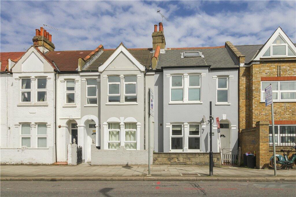 4 bed Mid Terraced House for rent in London. From Townends Earlsfield