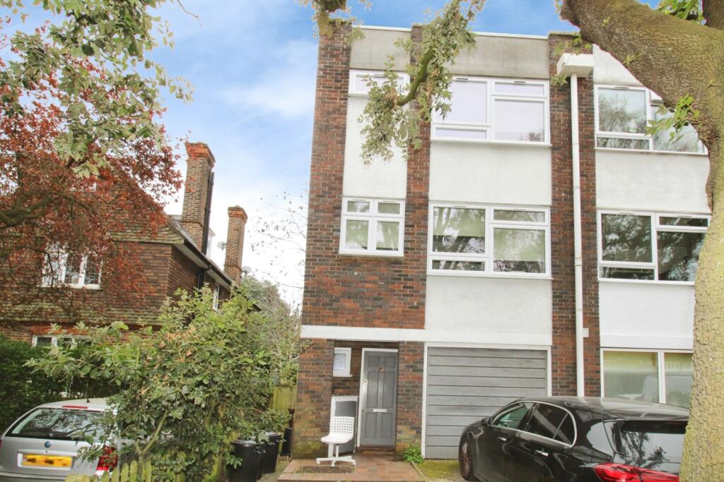 3 bed End of Terrace for rent in Wimbledon. From Stirling Ackroyd Lettings - Earlsfield - Lettings 3 bed End of Terrace for rent in Wimbledon. From Stirling Ackroyd Lettings - Earlsfield - Lettings