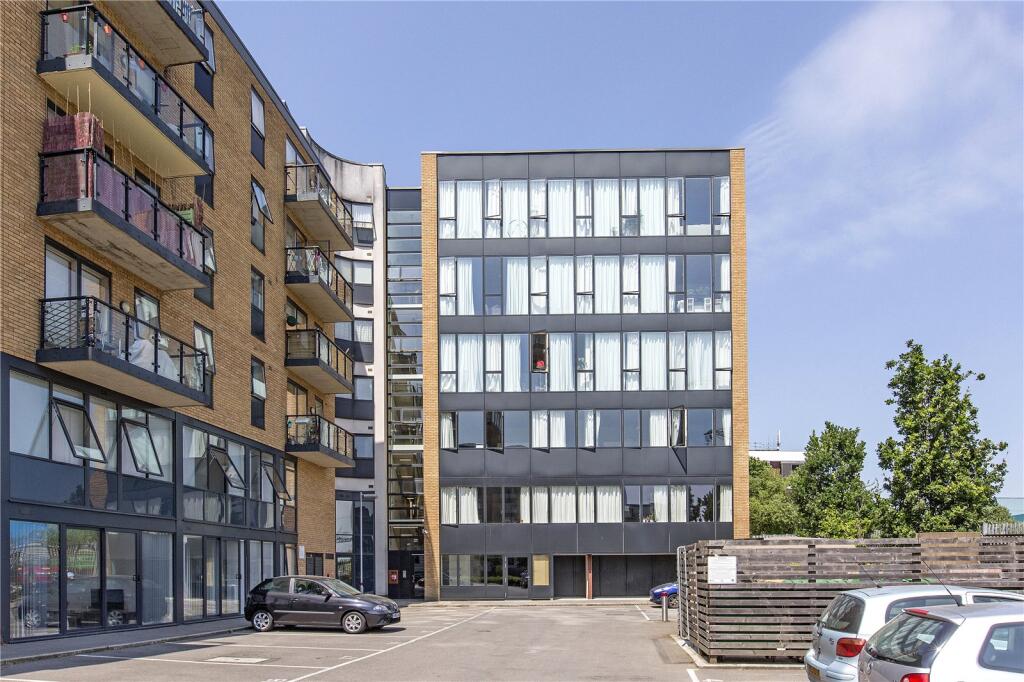 4 bed Studio for rent in London. From Stirling Ackroyd Lettings - Earlsfield - Lettings